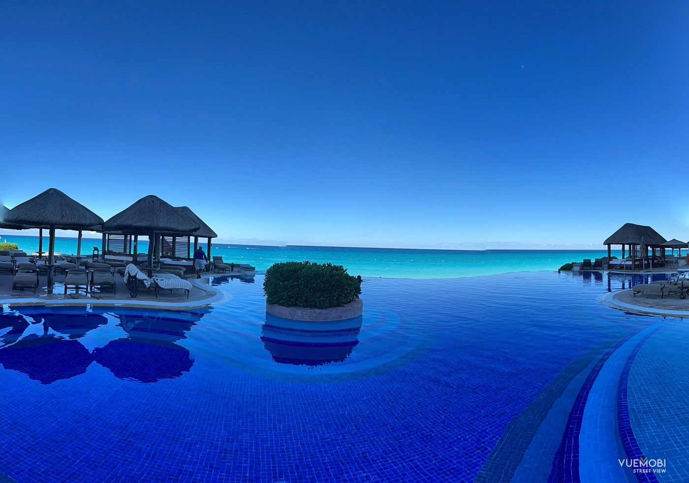 A resort pool overlooking the Caribbean in Cancun's Hotel Zone